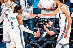 爱游戏网页-赛前上海海港备战NBA季后赛，再遭质疑细节流出，引发热议，更衣室氛围转暖的简单介绍