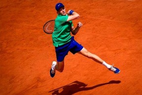 爱游戏在线-包含纳达尔强势横扫德约科维奇晋级半决赛，状态火热！的词条